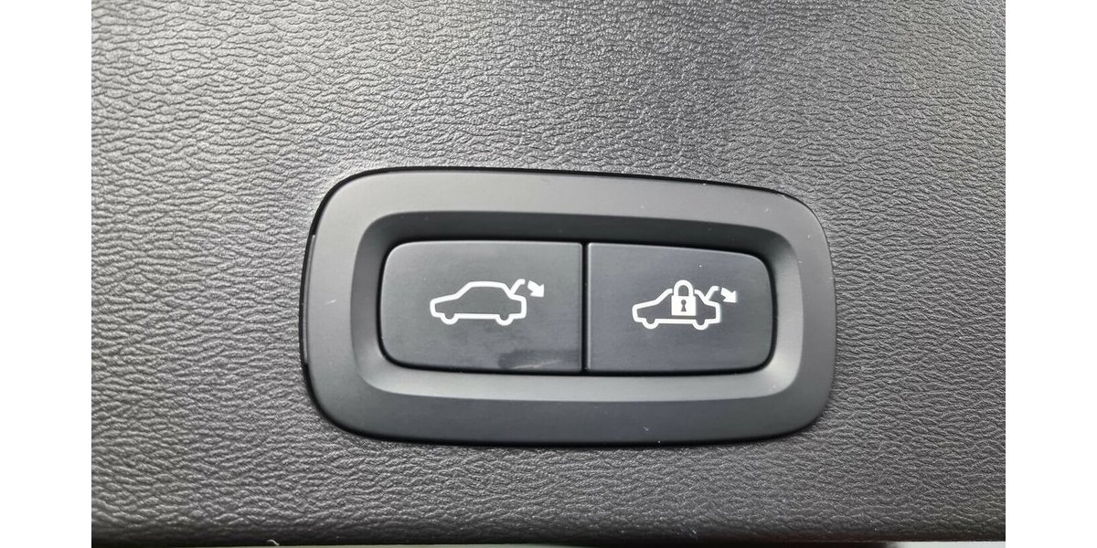 Volvo XC40 Hybrid 2WD PHEV LED AHK Navi Kamera 69.100 km 25.500 &euro; Garrel 49681