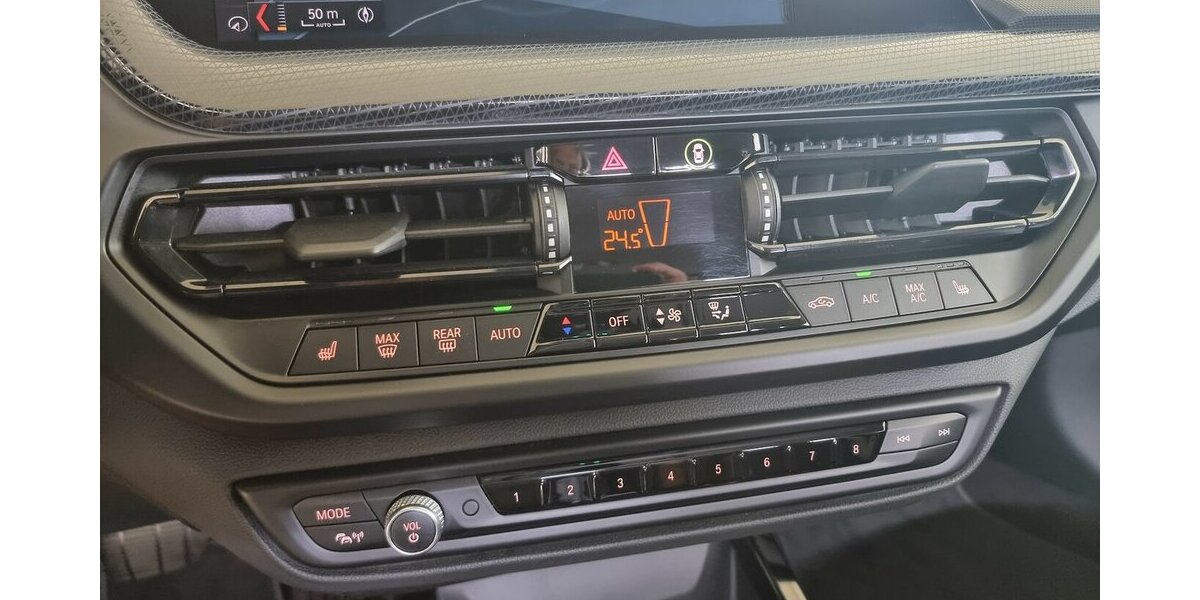 BMW 118d Sport Line LED AHK LiveCockpit Shadow-Line 47.800 km 23.500 &euro; Garrel 49681