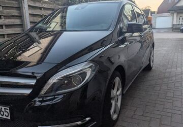 Mercedes-Benz 200 130.320 km 13.000 &euro; Oldenburg 26135