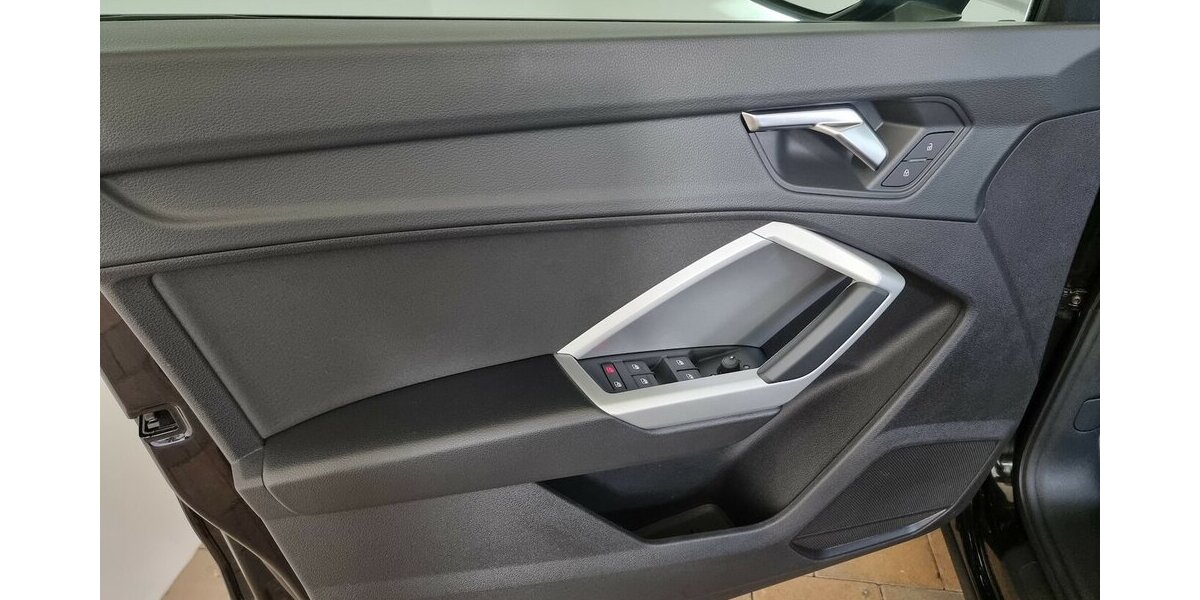 Audi Q3 35 TFSI LED ACC AHK SHZ DAB Navi Klima Spur 64.500 km 25.990 &euro; Garrel 49681