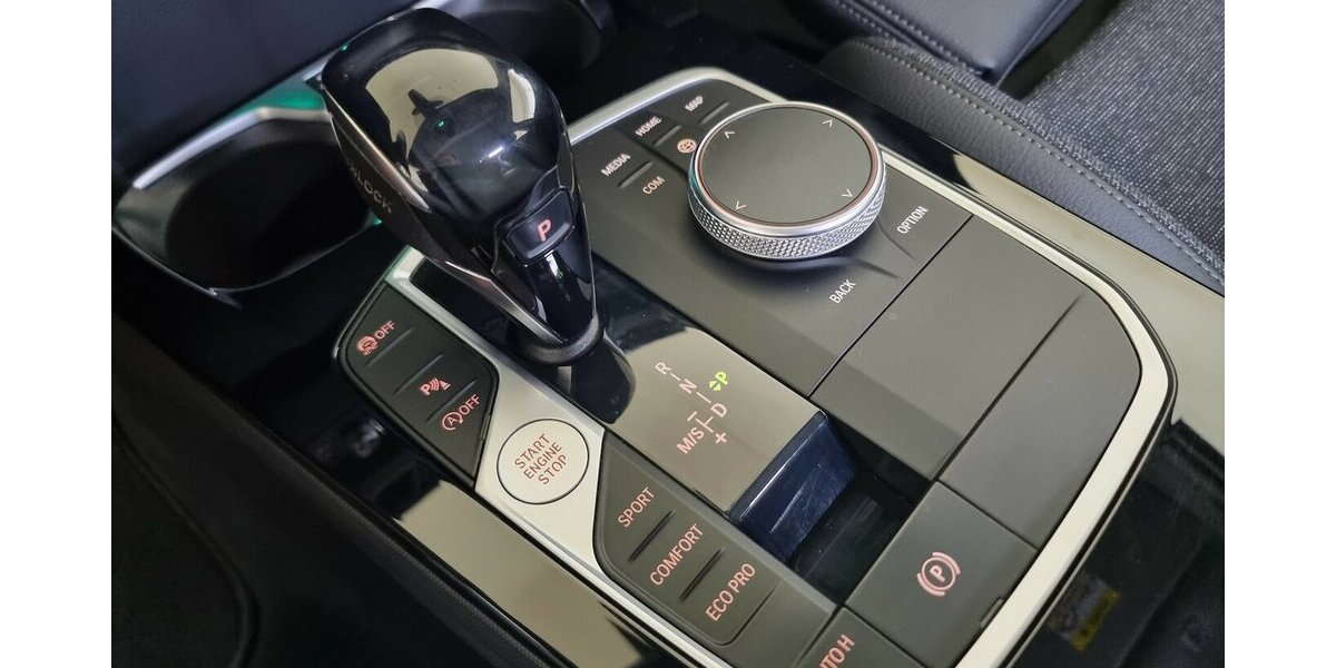 BMW 118d Sport Line LED AHK LiveCockpit Shadow-Line 47.800 km 23.500 &euro; Garrel 49681