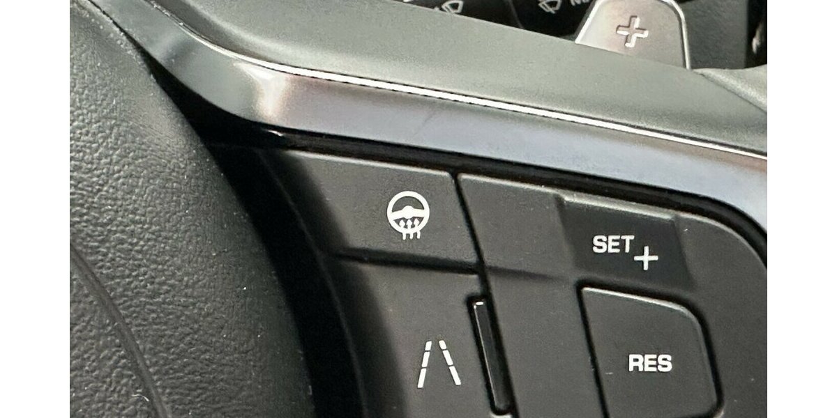 Jaguar F-Pace 3,0 D AWD R-Sport +AHK+Panorama+Navi+Kamera 92.200 km 27.990 &euro; Jaderberg 26349