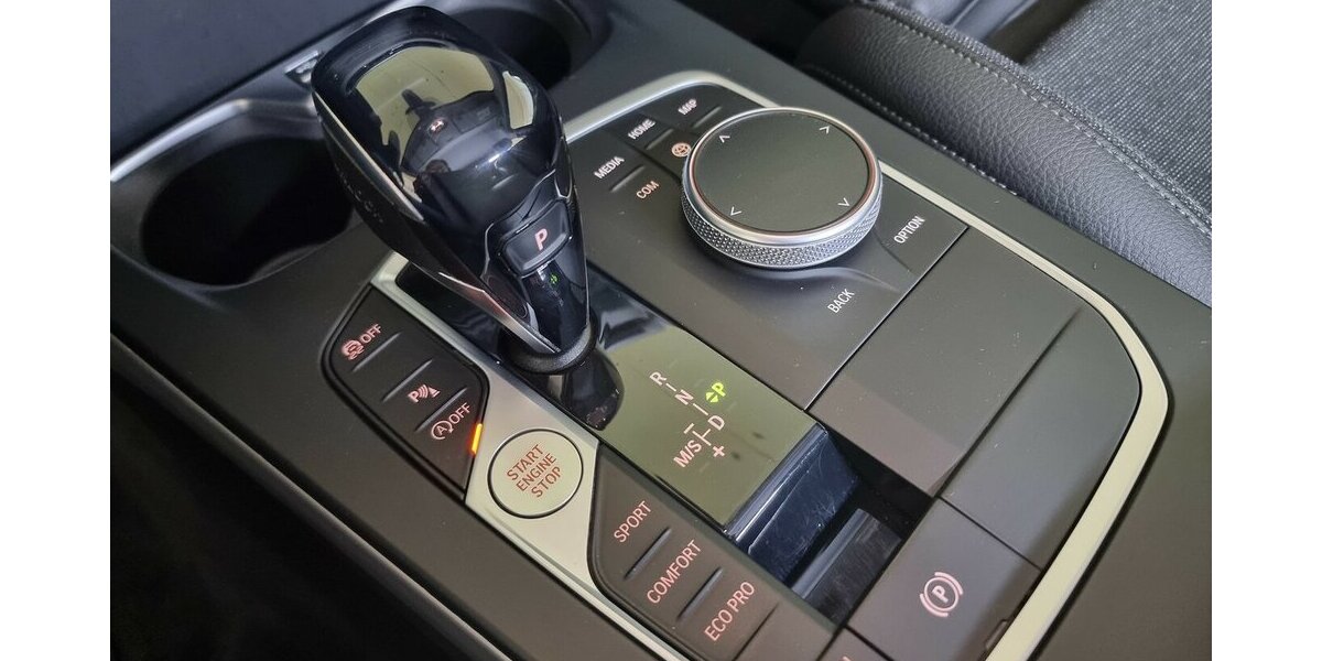 BMW 116d Advantage LED Teilleder DAB Live Cockpit 74.400 km 19.990 &euro; Garrel 49681