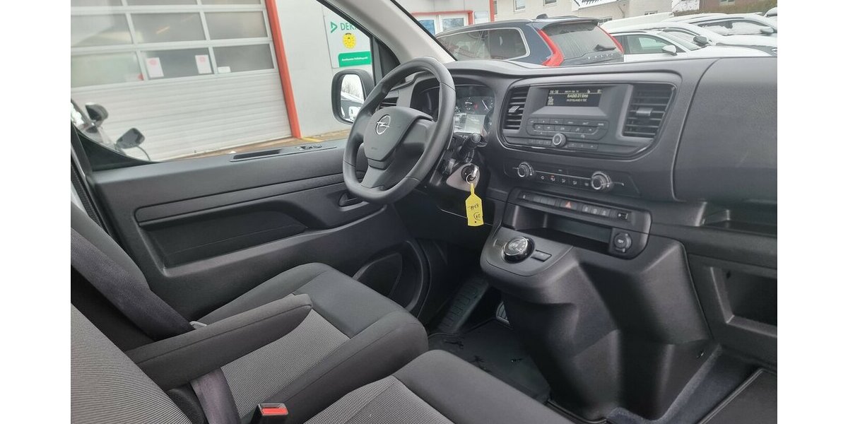 Opel Zafira Life Edition M Vivaro 9-Sitzer Automatik 87.900 km 27.900 &euro; Garrel 49681
