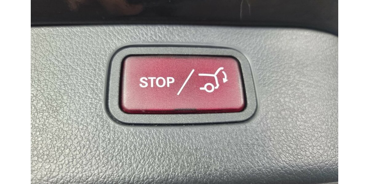 Mercedes-Benz C 300 T e Avantgarde LED ACC AHK Navi Kamera 73.700 km 35.500 &euro; Garrel 49681