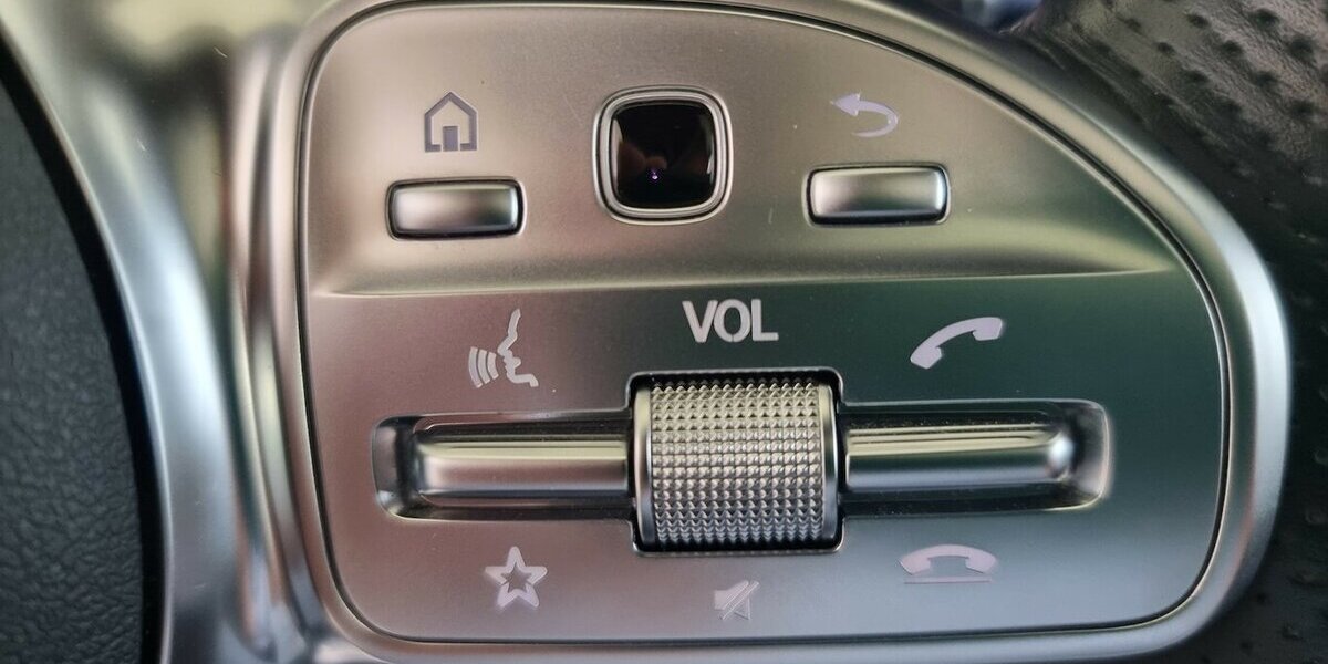 Mercedes-Benz E 350 d AMG-Line LED AHK GSD Navi Spur Kamera 89.500 km 35.900 &euro; Garrel 49681