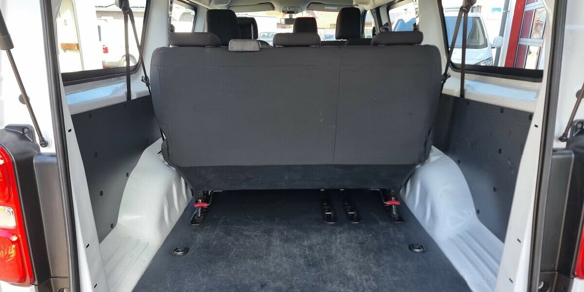 Opel Zafira Life Edition M Vivaro 9-Sitzer Automatik 84.300 km 29.999 &euro; Garrel 49681