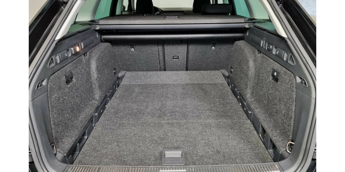 Skoda Superb Style Bi-Xenon AHK ACC SHZ Navi Tempomat 123.550 km 18.850 &euro; Garrel 49681