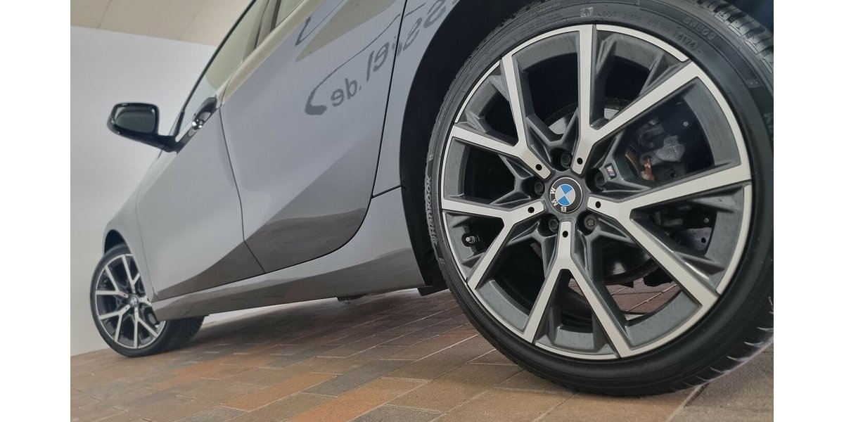 BMW 118d Sport Line LED AHK LiveCockpit Shadow-Line 47.800 km 23.500 &euro; Garrel 49681