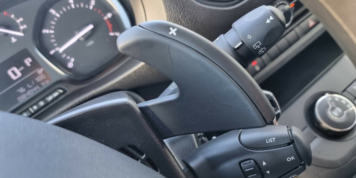 Opel Vivaro Edition M 9-Sitzer Automatik Zafira Life 84.300 km 29.999 &euro; Garrel 49681