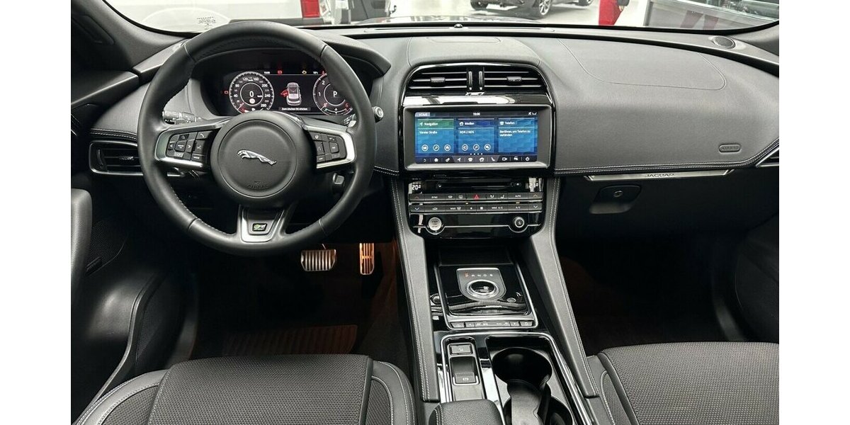 Jaguar F-Pace 3,0 D AWD R-Sport +AHK+Panorama+Navi+Kamera 92.200 km 27.990 &euro; Jaderberg 26349