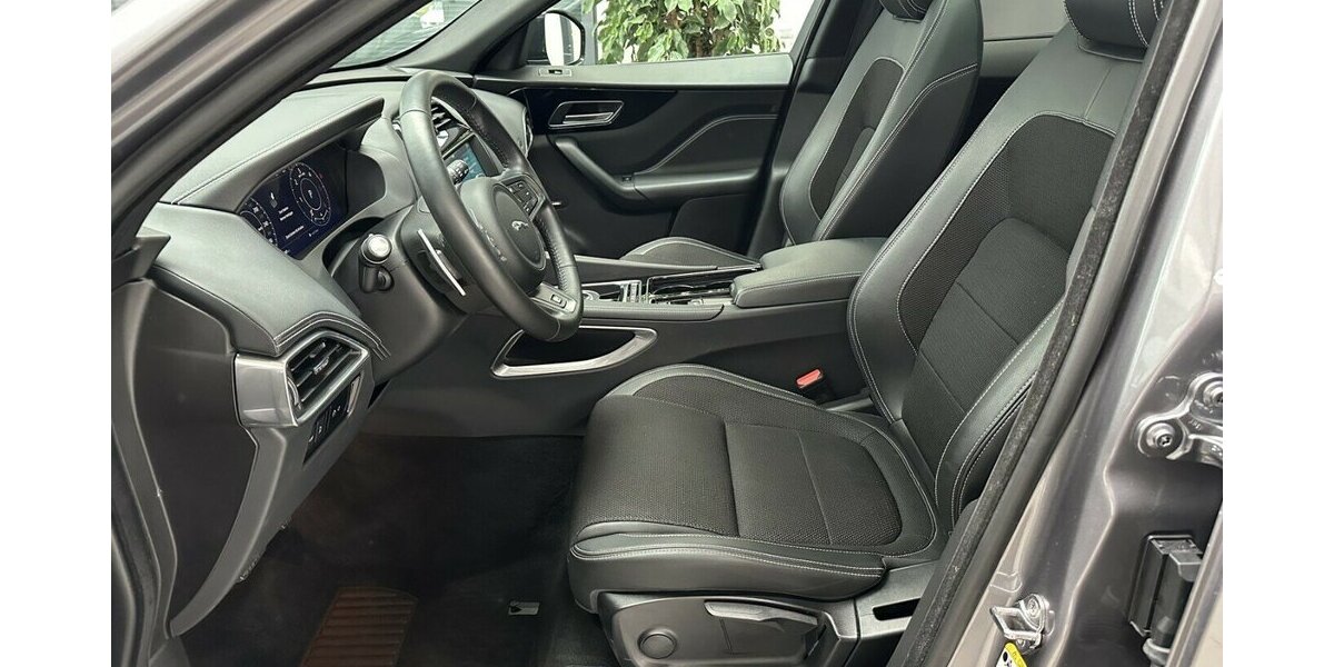 Jaguar F-Pace 3,0 D AWD R-Sport +AHK+Panorama+Navi+Kamera 92.200 km 27.990 &euro; Jaderberg 26349