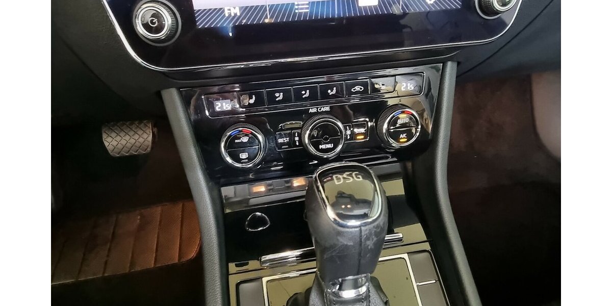 Skoda Superb Style Bi-Xenon AHK ACC SHZ Navi Tempomat 123.550 km 18.850 &euro; Garrel 49681