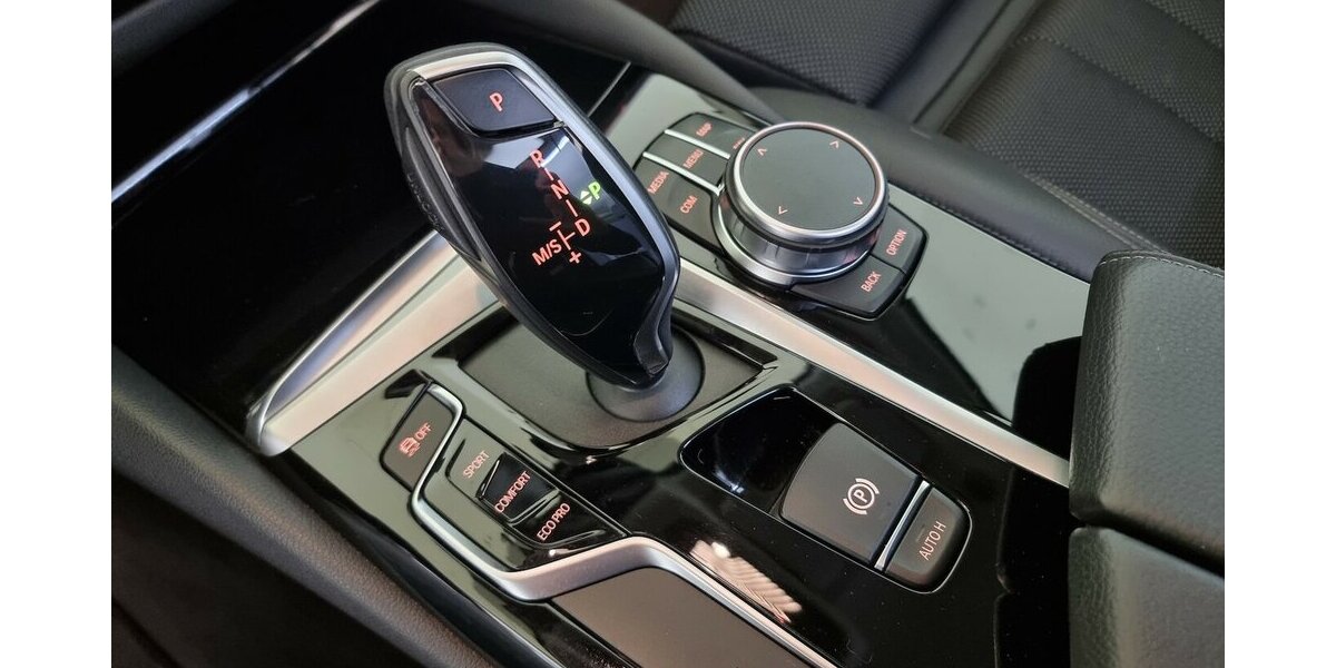 BMW 520d SportLine LED AHK ACC Navi Kamera Hifi 89.900 km 27.450 &euro; Garrel 49681