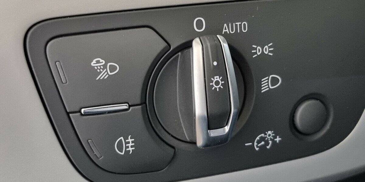 Audi A4 35 TFSI Automatik LED AHK Navi Klima Tempomat 98.400 km 23.900 &euro; Garrel 49681