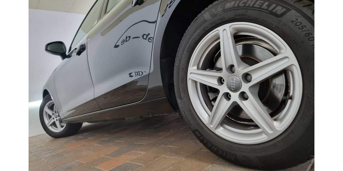 Audi A4 35 TFSI Automatik LED AHK Navi Klima Tempomat 98.400 km 23.900 &euro; Garrel 49681