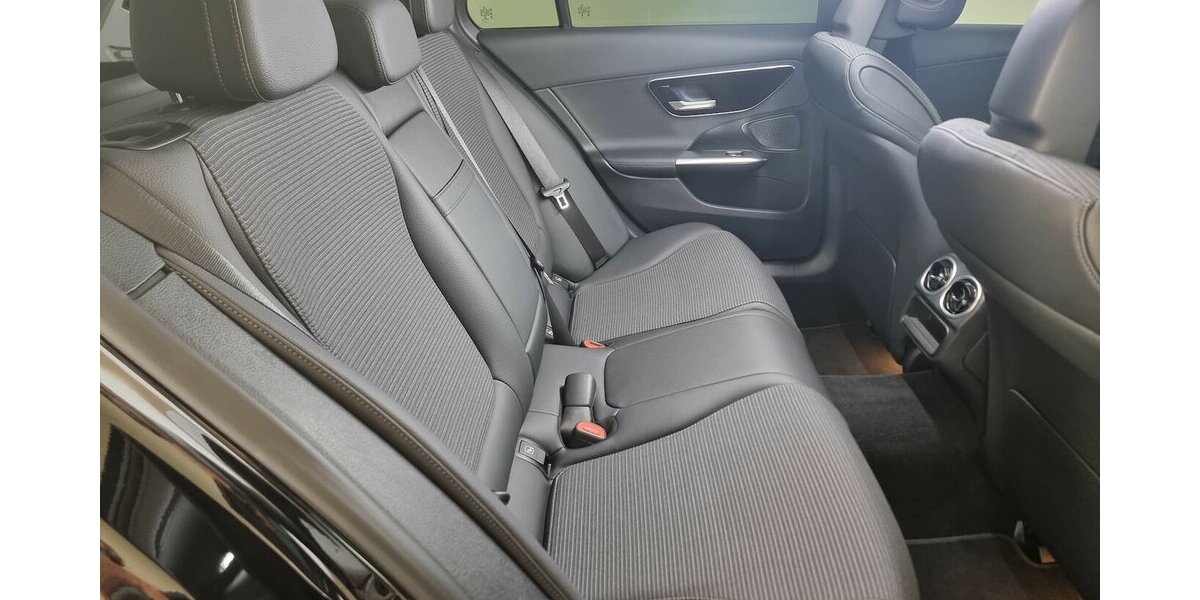 Mercedes-Benz C 300 T e Avantgarde LED ACC AHK Navi Kamera 73.700 km 35.500 &euro; Garrel 49681